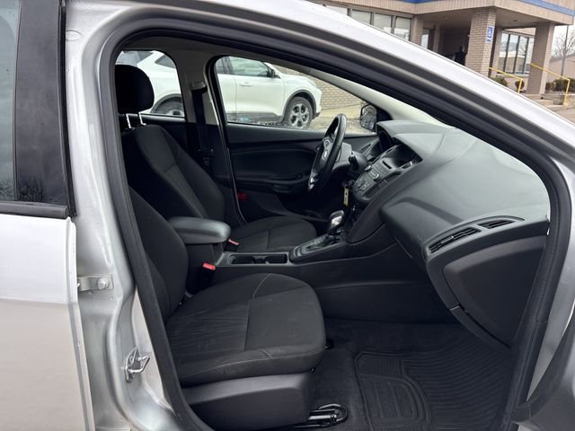 Used 2017 Ford Focus SE w/ SE Winter Package image 28