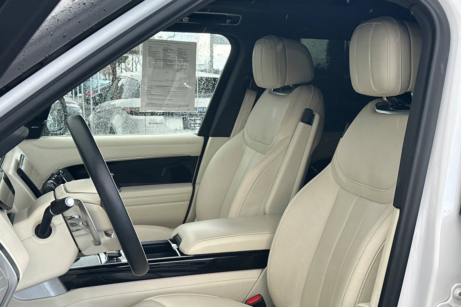 Used 2023 Land Rover Range Rover SE image 6