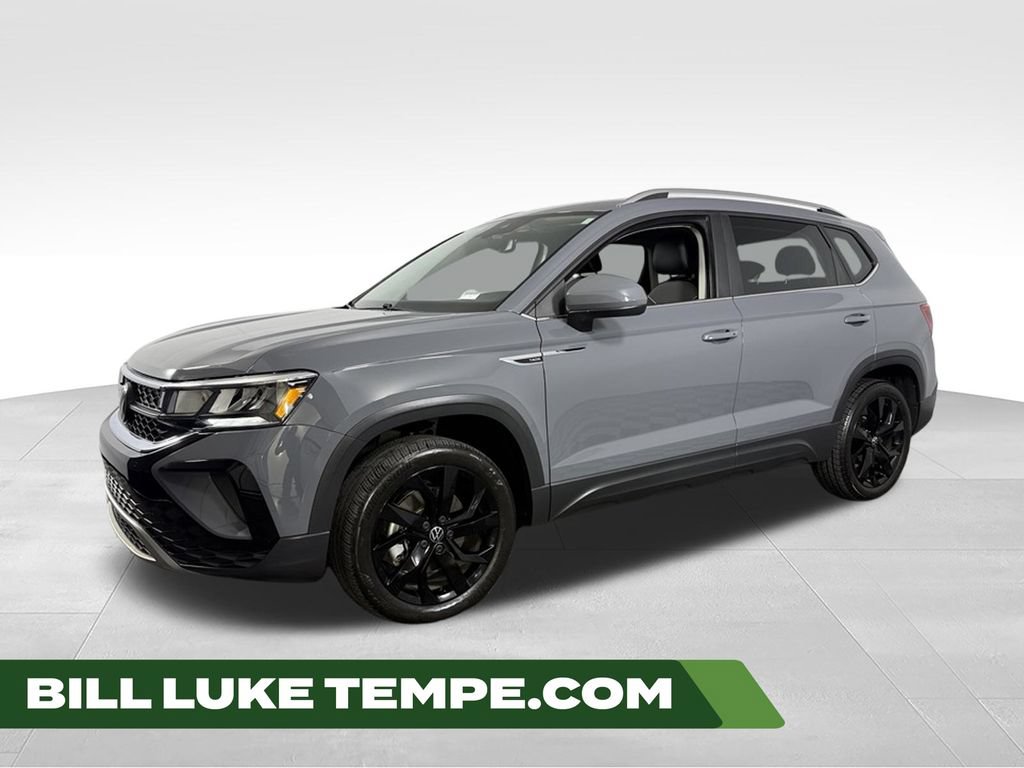 Used 2023 Volkswagen Taos SE w/ Panoramic Sunroof Package FWD image 1