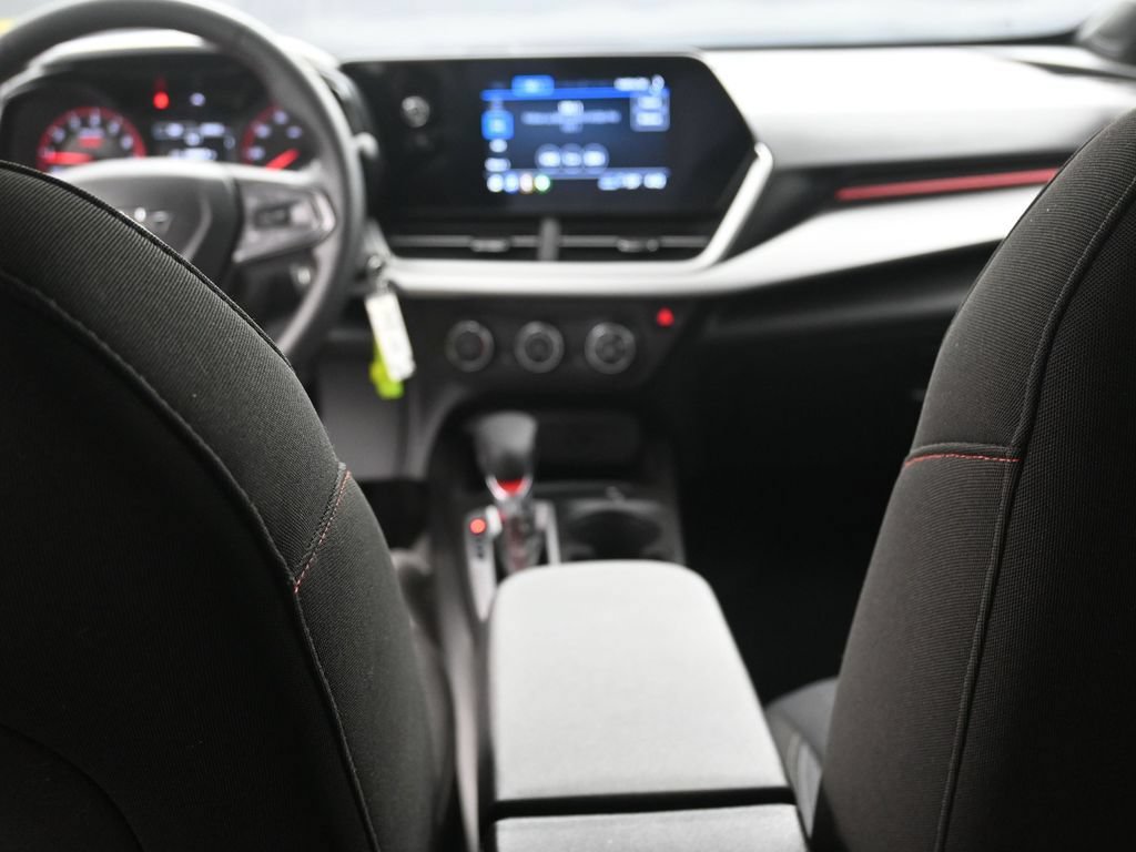 Used 2024 Chevrolet Trax RS FWD image 14