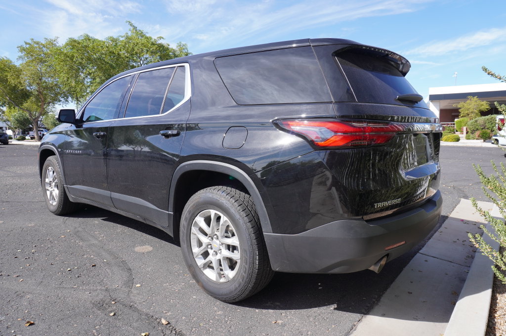 Used 2023 Chevrolet Traverse LS w/ Safety Package FWD image 3