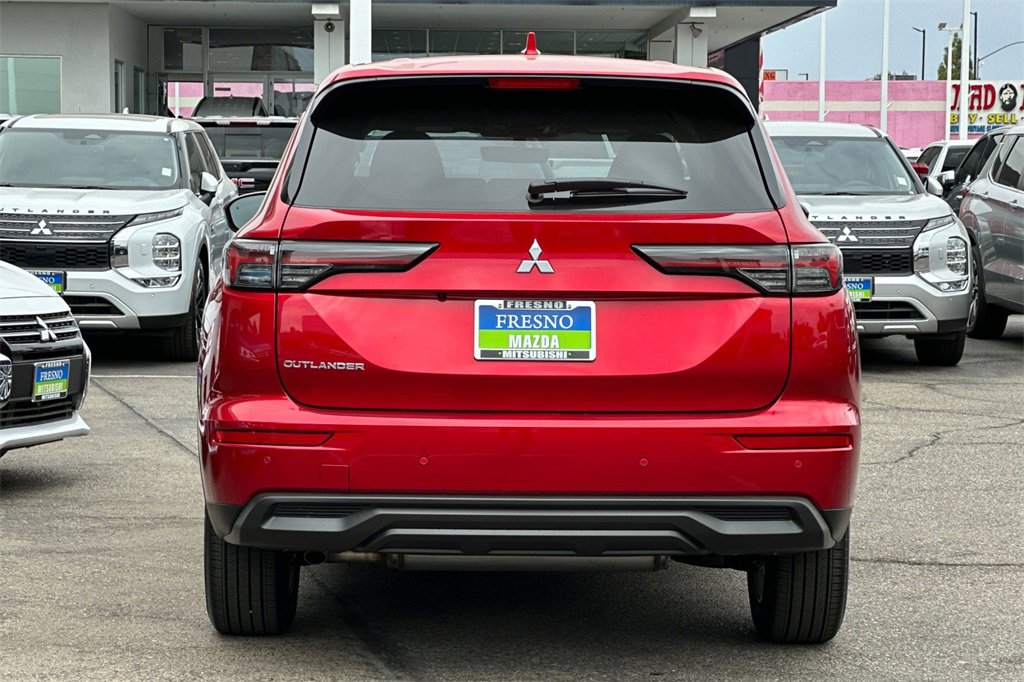 New 2025 Mitsubishi Outlander ES image 6