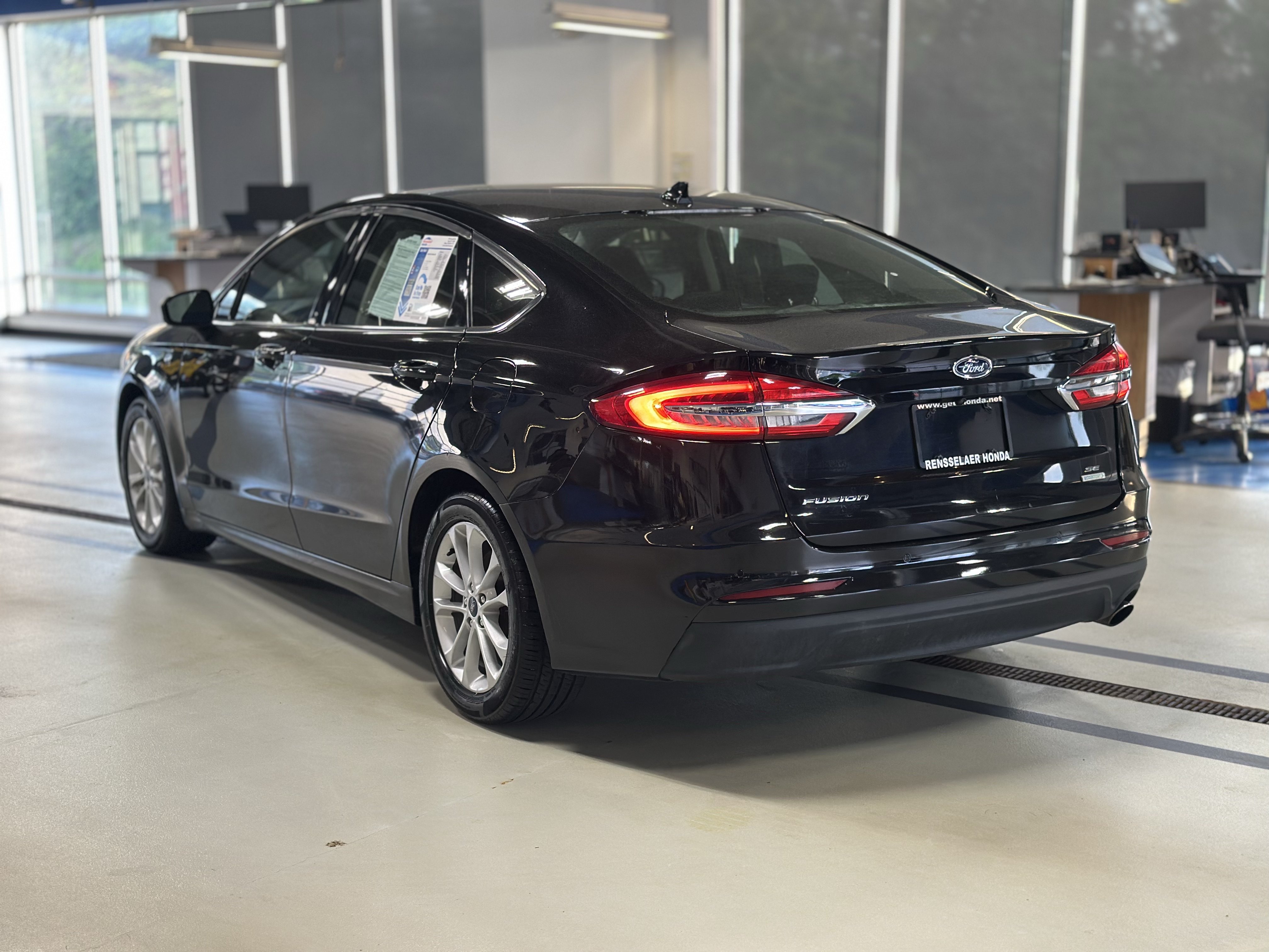 Used 2020 Ford Fusion SE FWD image 6