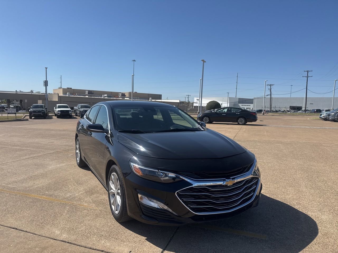 Used 2025 Chevrolet Malibu LT image 2