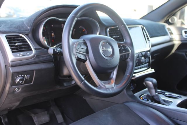 Used 2019 Jeep Grand Cherokee Altitude RWD image 8