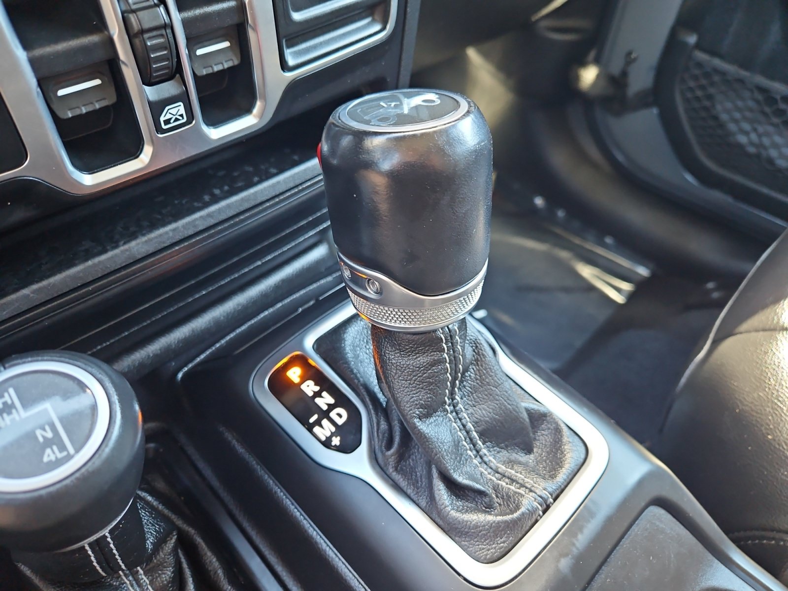Used 2020 Jeep Wrangler Unlimited Sahara AWD/4WD image 27