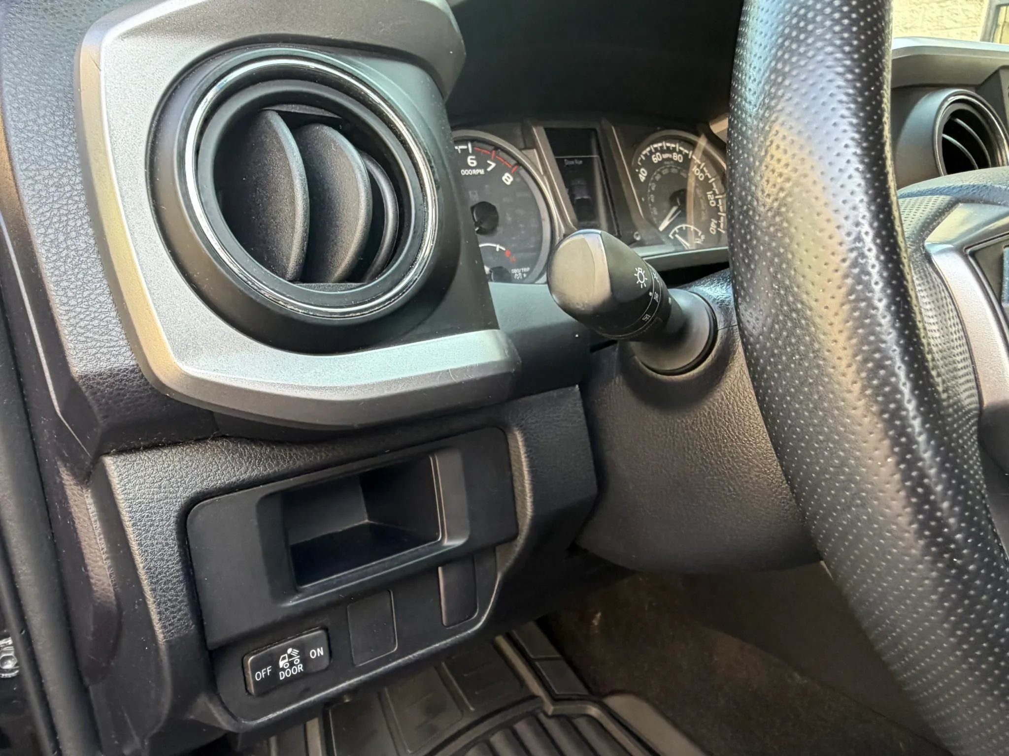 Used 2017 Toyota Tacoma SR5 w/ Tow Package AWD/4WD image 27