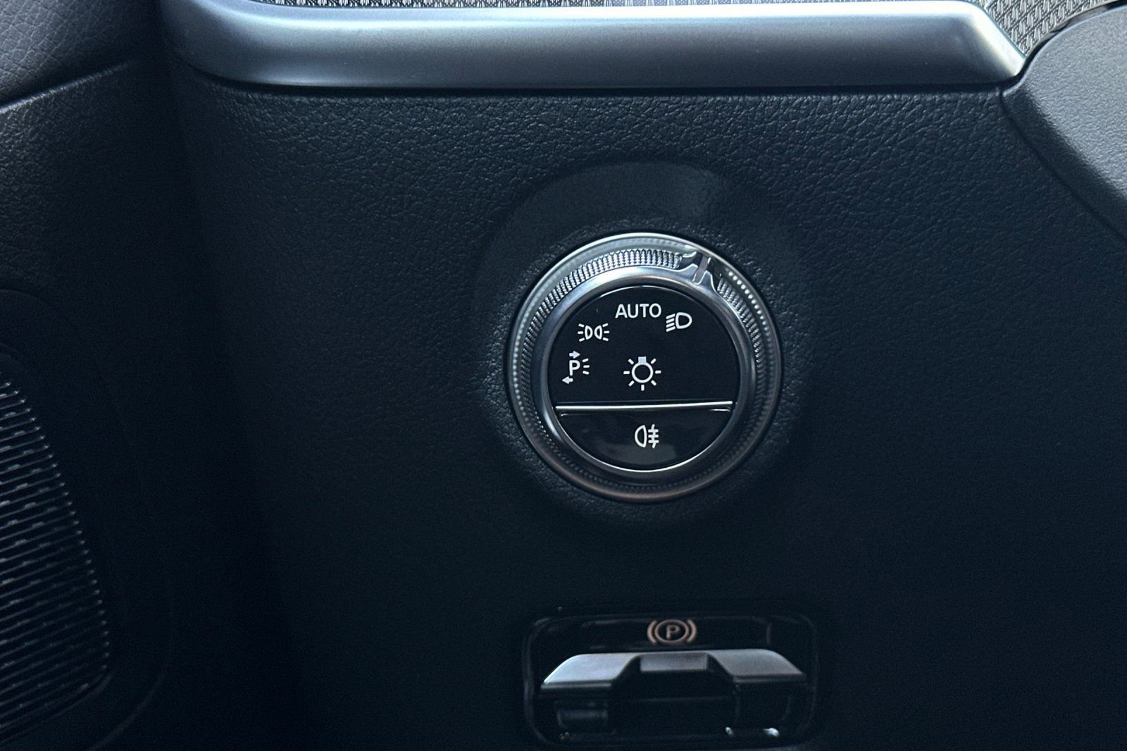 New 2025 Mercedes-Benz C 300 4MATIC Sedan image 28