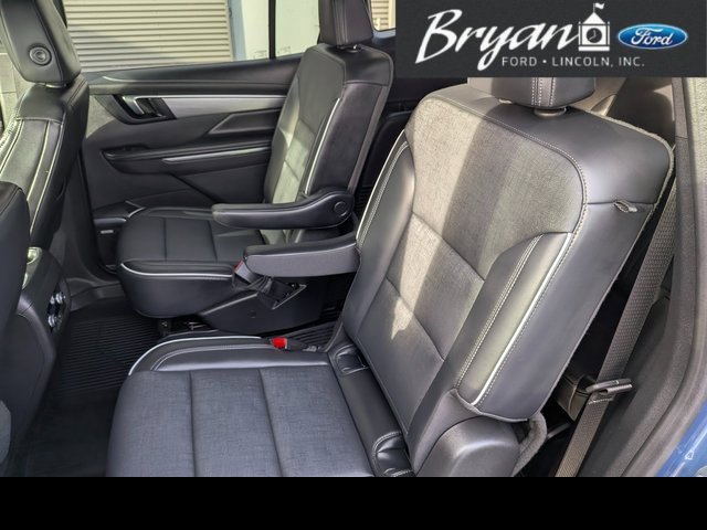 Used 2025 Buick Enclave Preferred w/ Power Package image 11