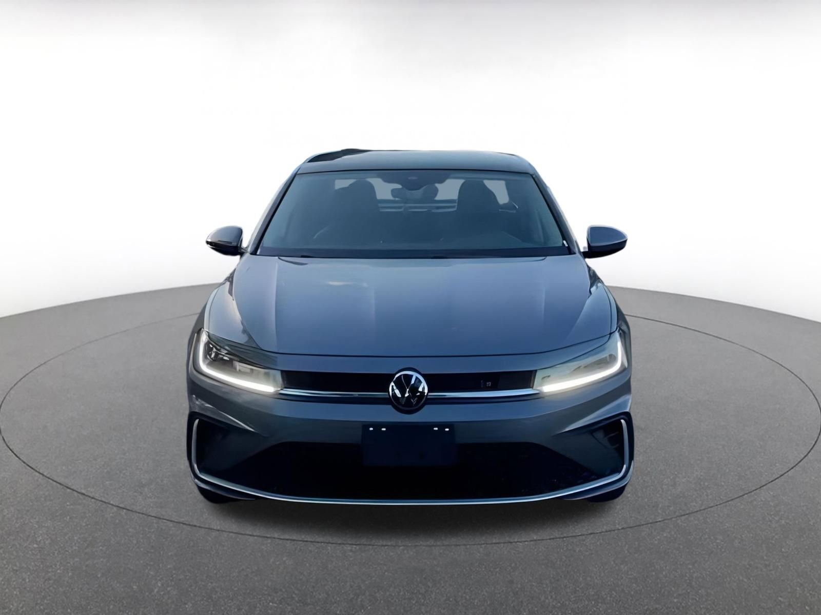 Used 2025 Volkswagen Jetta SE image 8