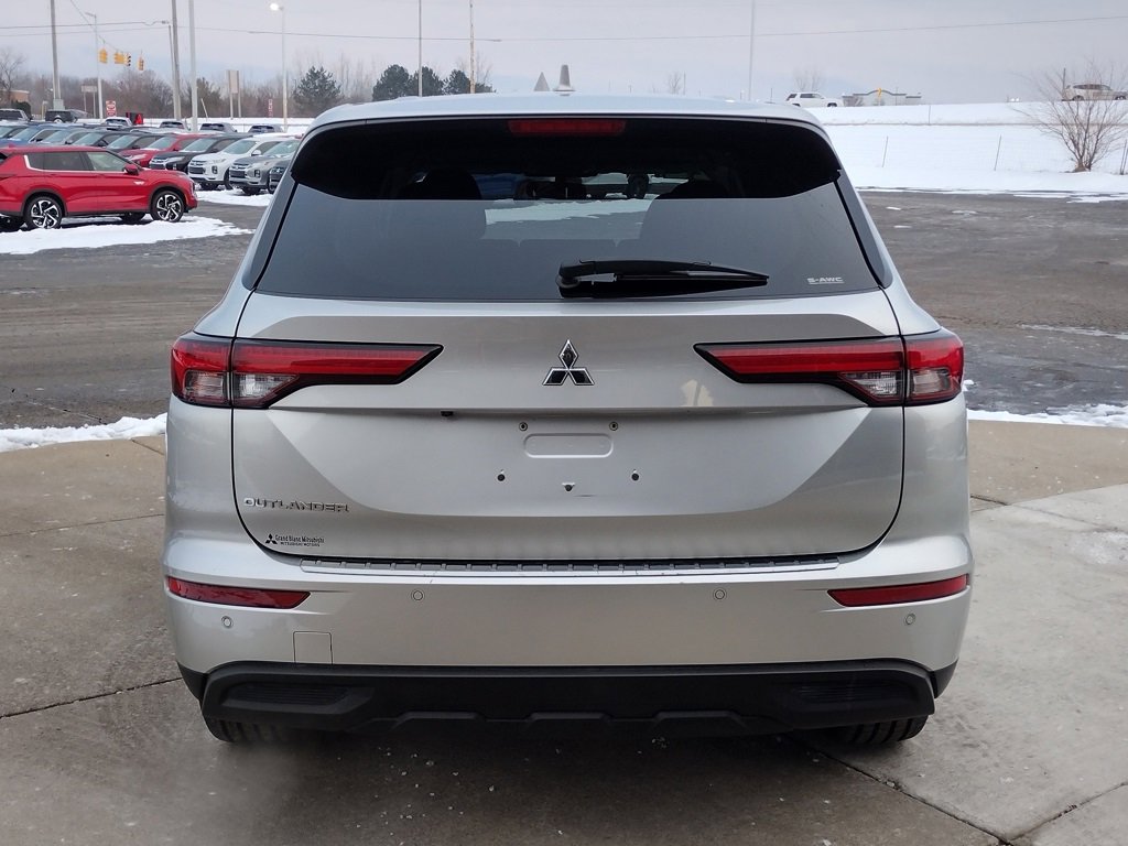 Used 2022 Mitsubishi Outlander ES image 15