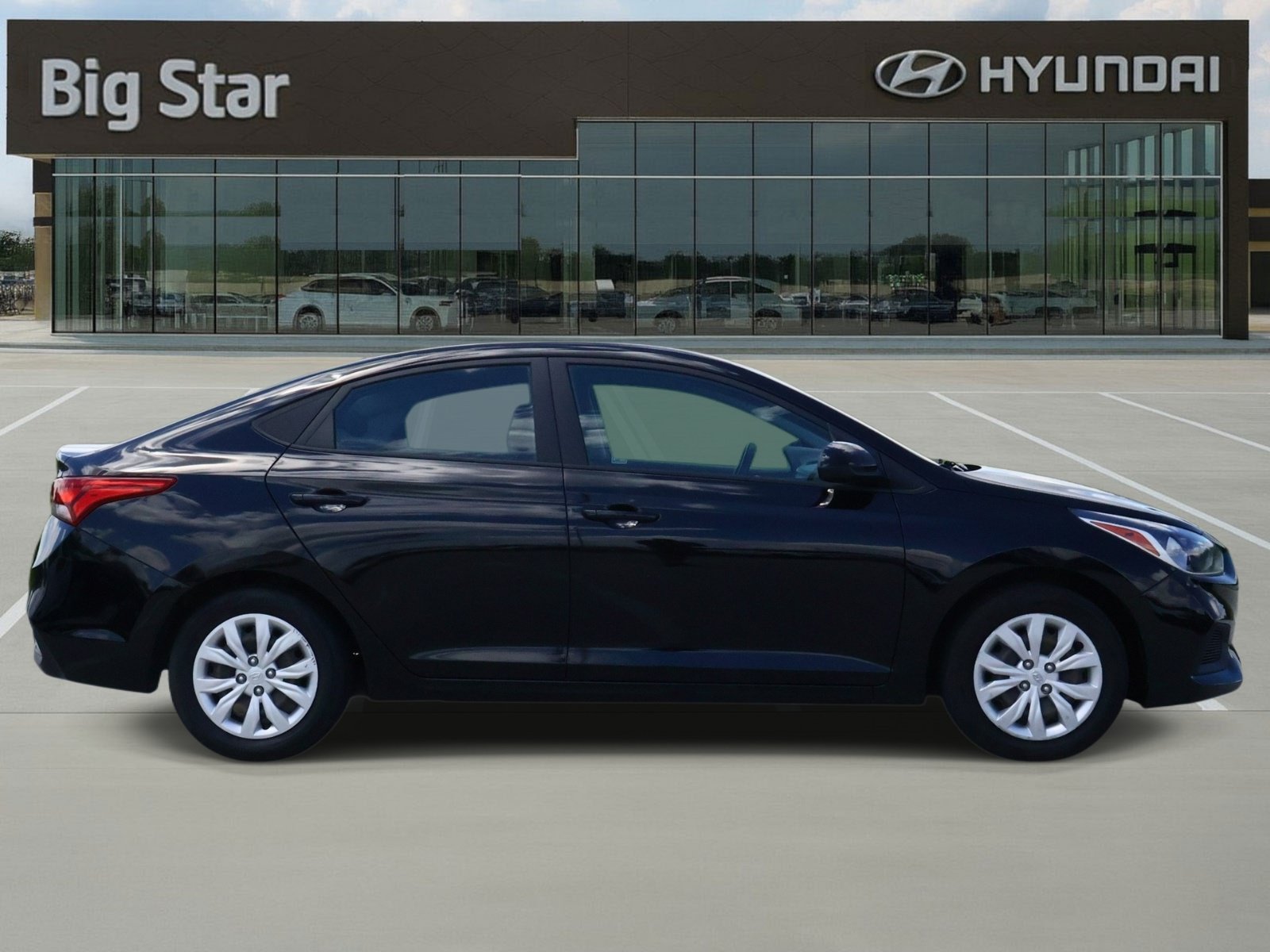 Used 2022 Hyundai Accent SE FWD image 5