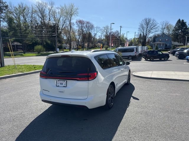 Used 2021 Chrysler Pacifica Touring-L w/ Premium & Safety Sphere Group image 6