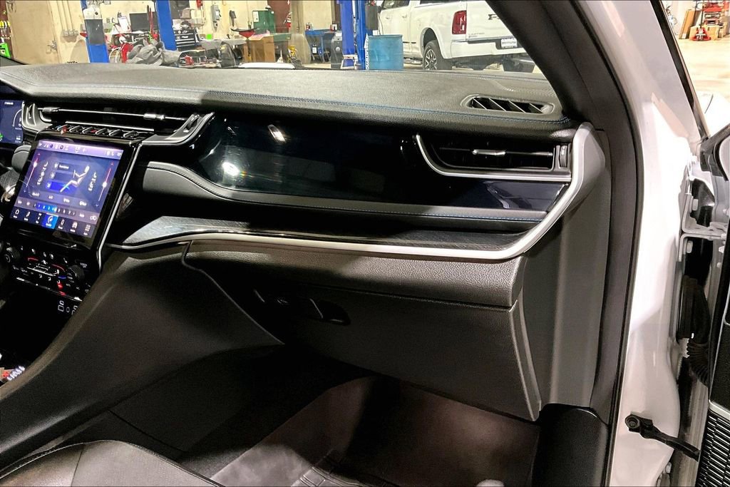 Used 2024 Jeep Grand Cherokee Trailhawk image 13