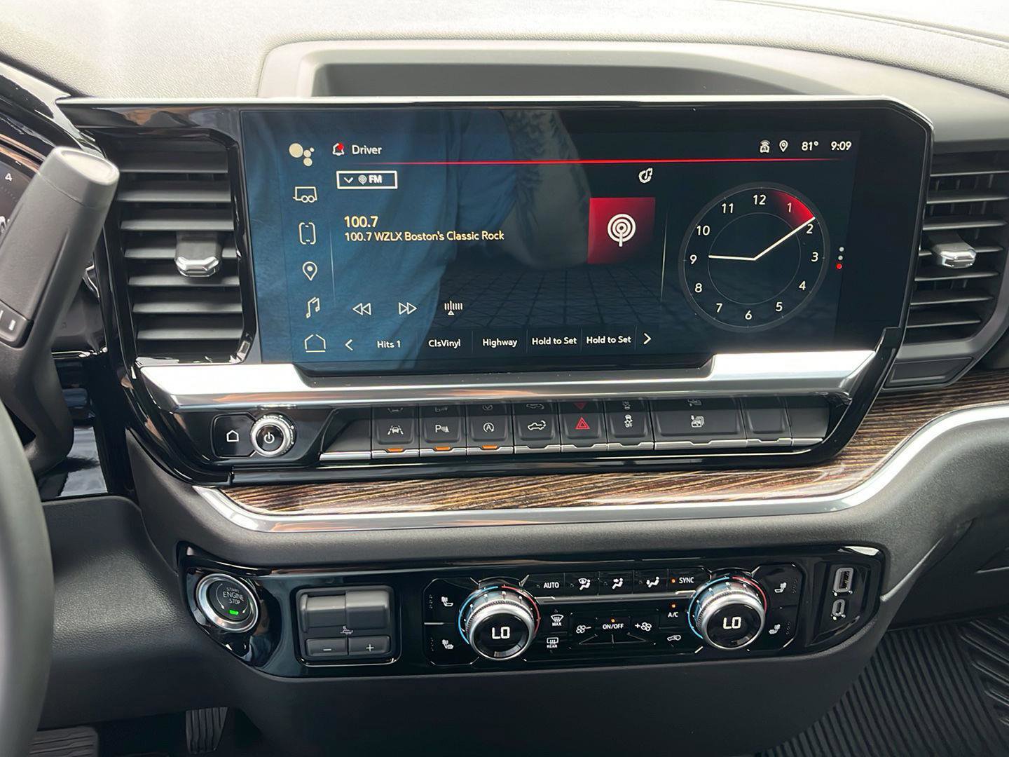 New 2025 GMC Sierra 1500 SLE w/ Preferred Package image 15