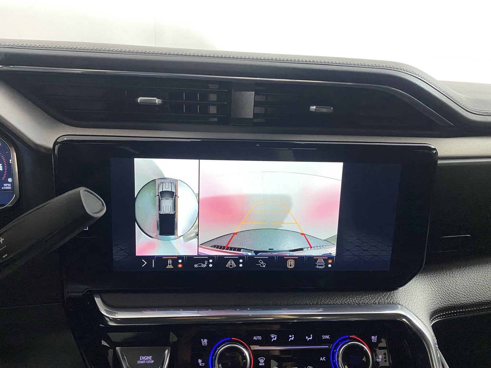 Used 2025 GMC Sierra 3500 Denali w/ Denali Reserve Package image 21