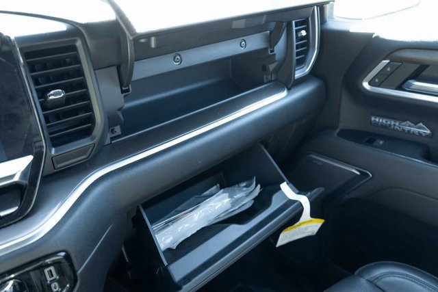 Used 2022 Chevrolet Silverado 1500 High Country w/ High Country Premium Package image 17