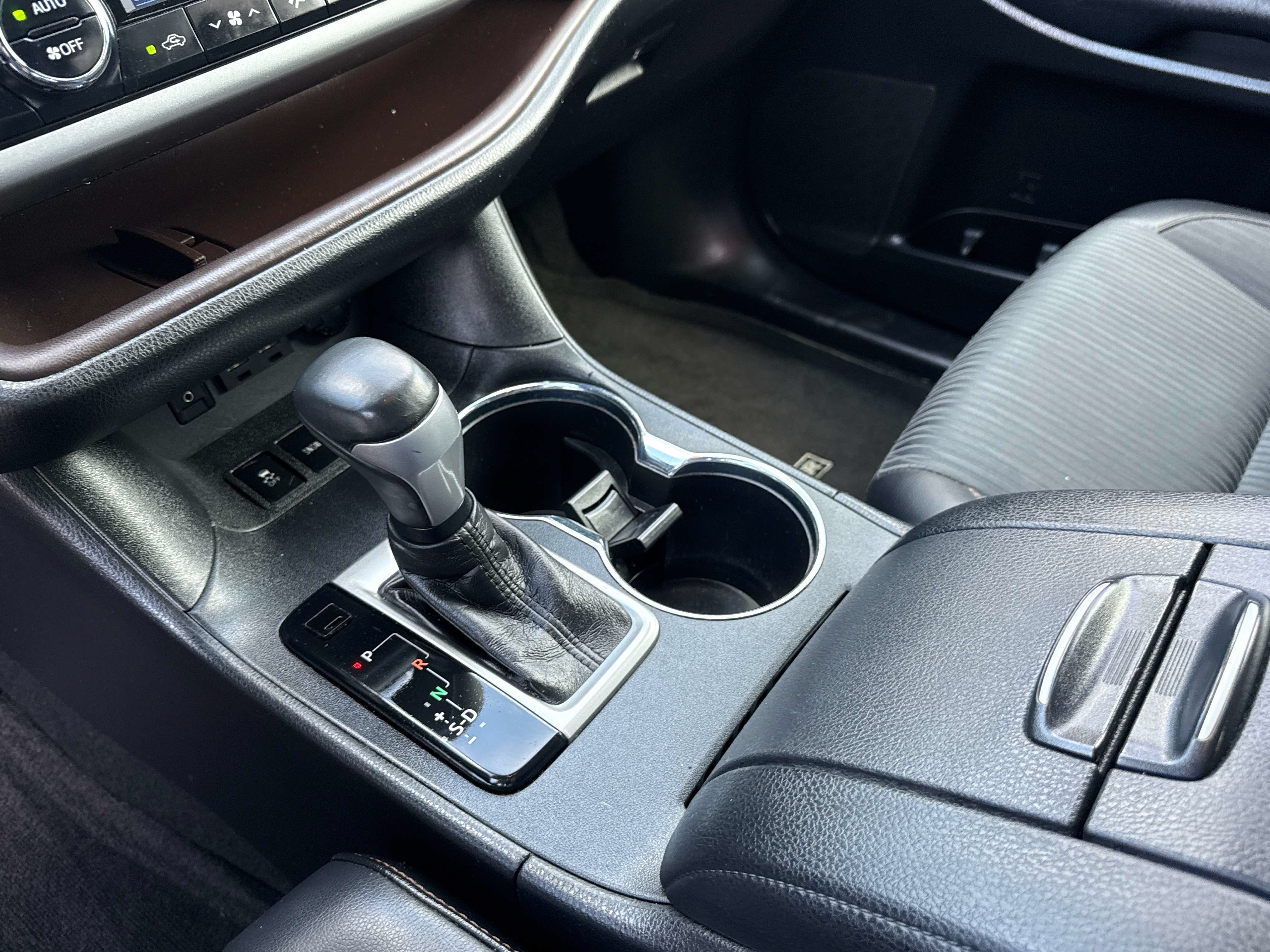 Used 2019 Toyota Highlander Plus AWD/4WD image 23
