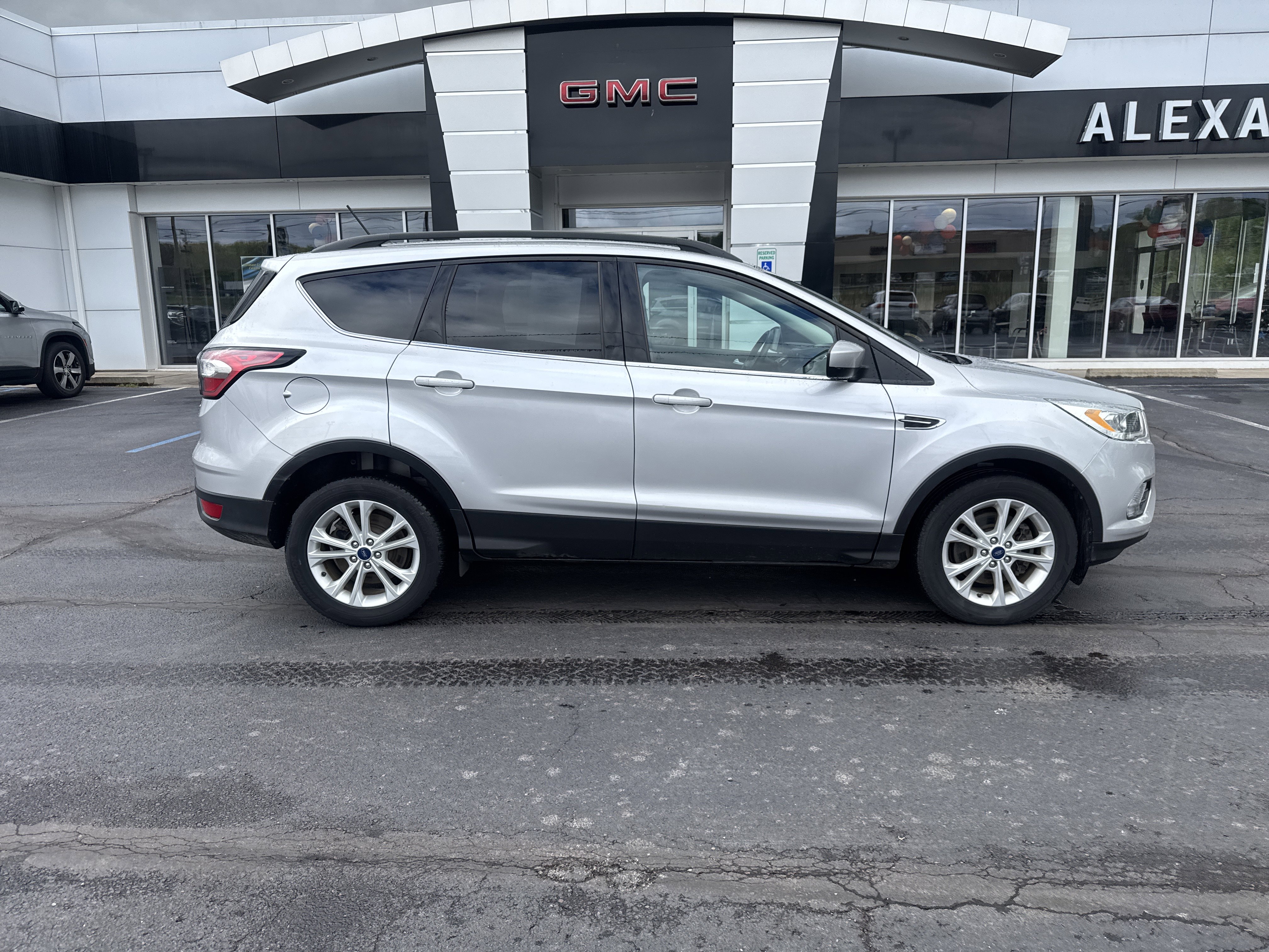 Used 2018 Ford Escape SEL AWD/4WD image 2