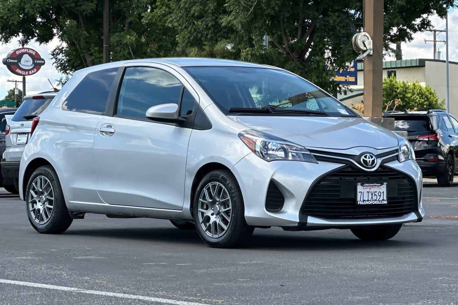 Used 2015 Toyota Yaris L image 9