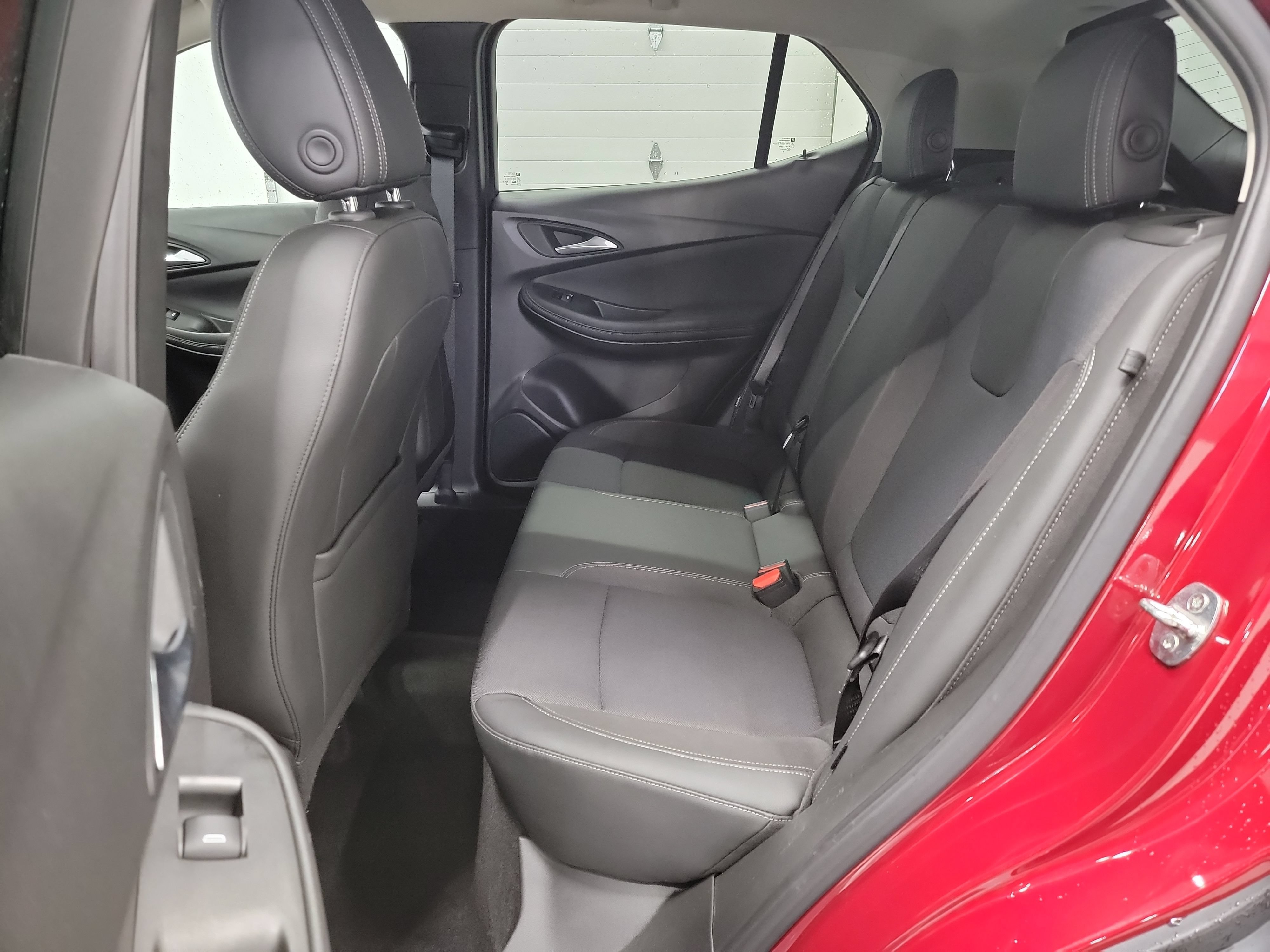 Used 2020 Buick Encore GX Preferred w/ Cold Weather Comfort Package AWD/4WD image 27