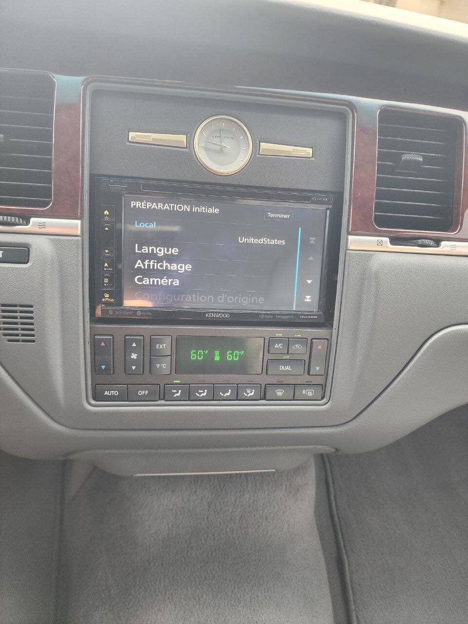 Used 2004 Lincoln Town Car Signature RWD image 40