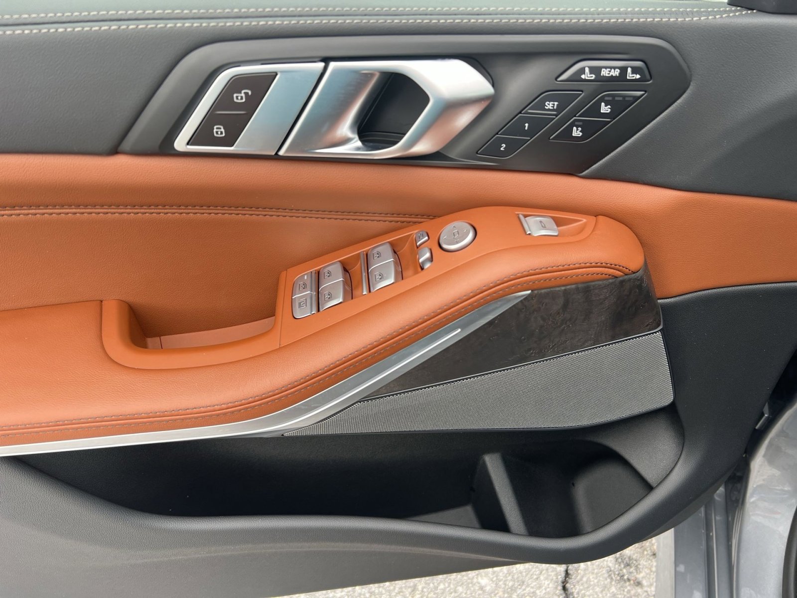 Used 2024 BMW X7 M60i w/ Executive Package image 15