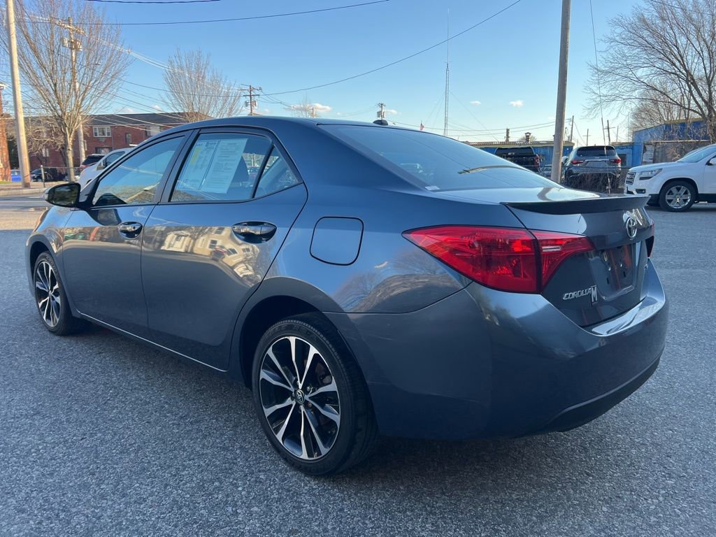 Used 2018 Toyota Corolla SE w/ SE Premium Package image 3