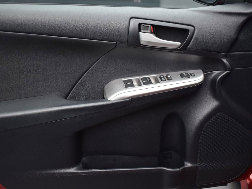 Used 2013 Toyota Camry SE image 9