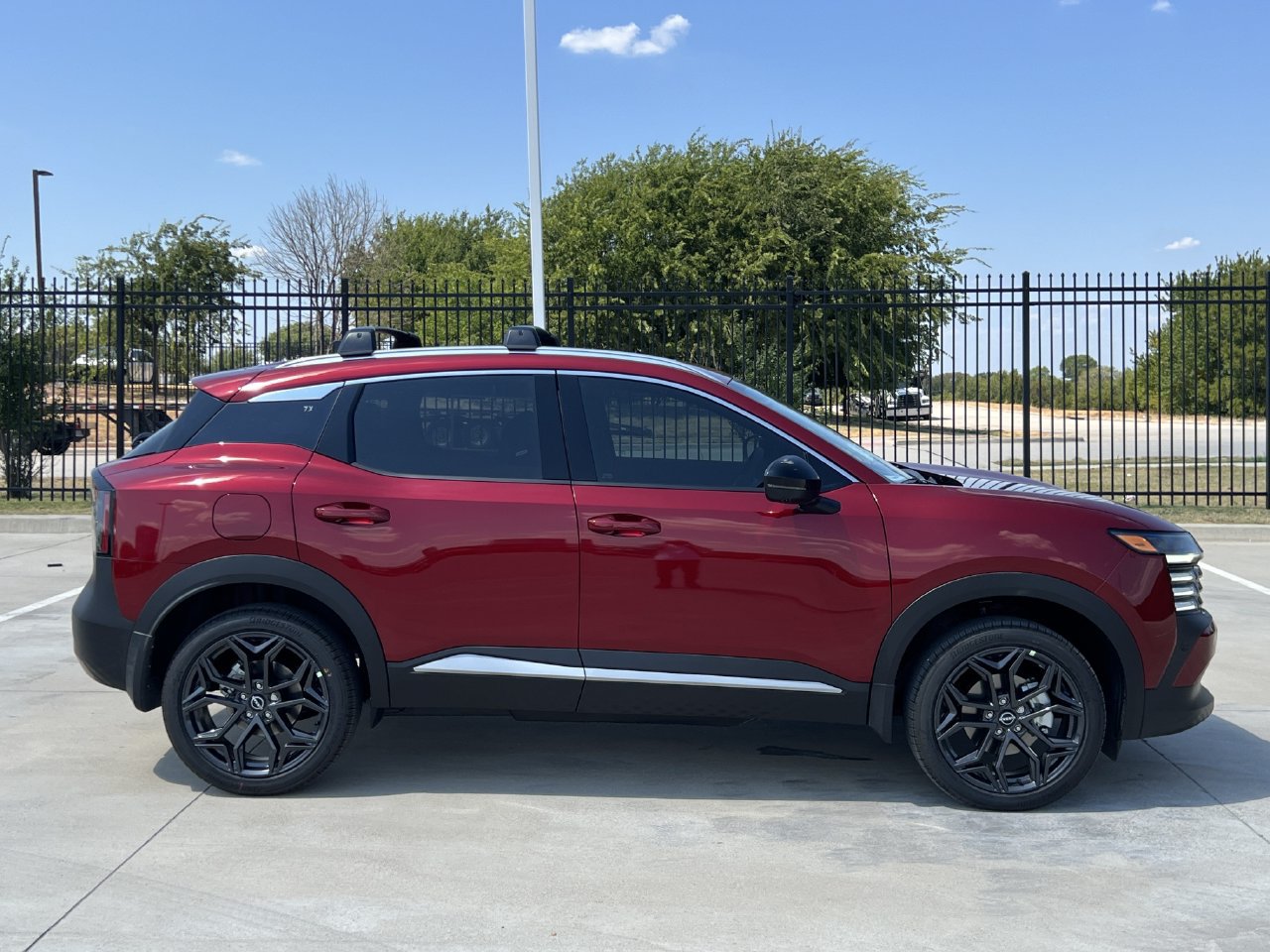 New 2027 Nissan Kicks SR FWD image 3