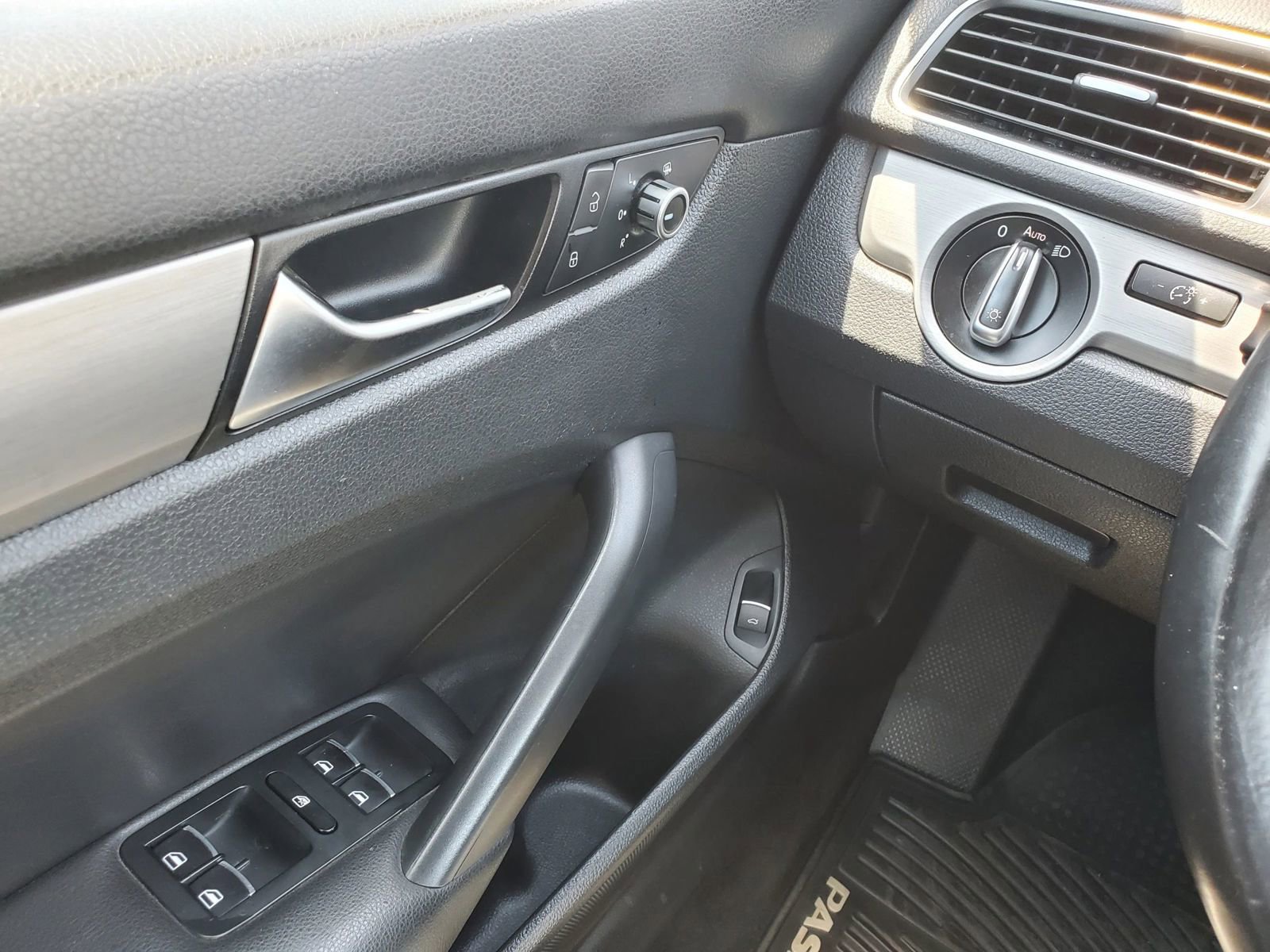 Used 2014 Volkswagen Passat 1.8T SE image 19