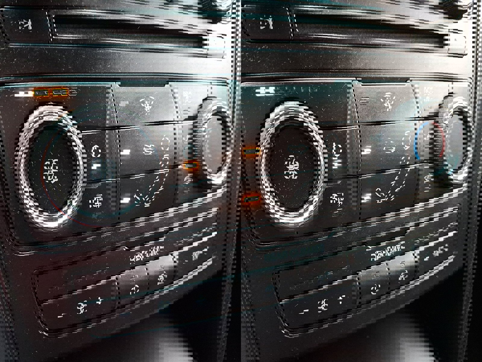 Used 2017 Ford Explorer XLT image 15