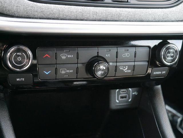 Used 2024 Jeep Compass Latitude image 19