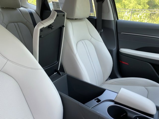 New 2025 Hyundai Sonata Limited image 32