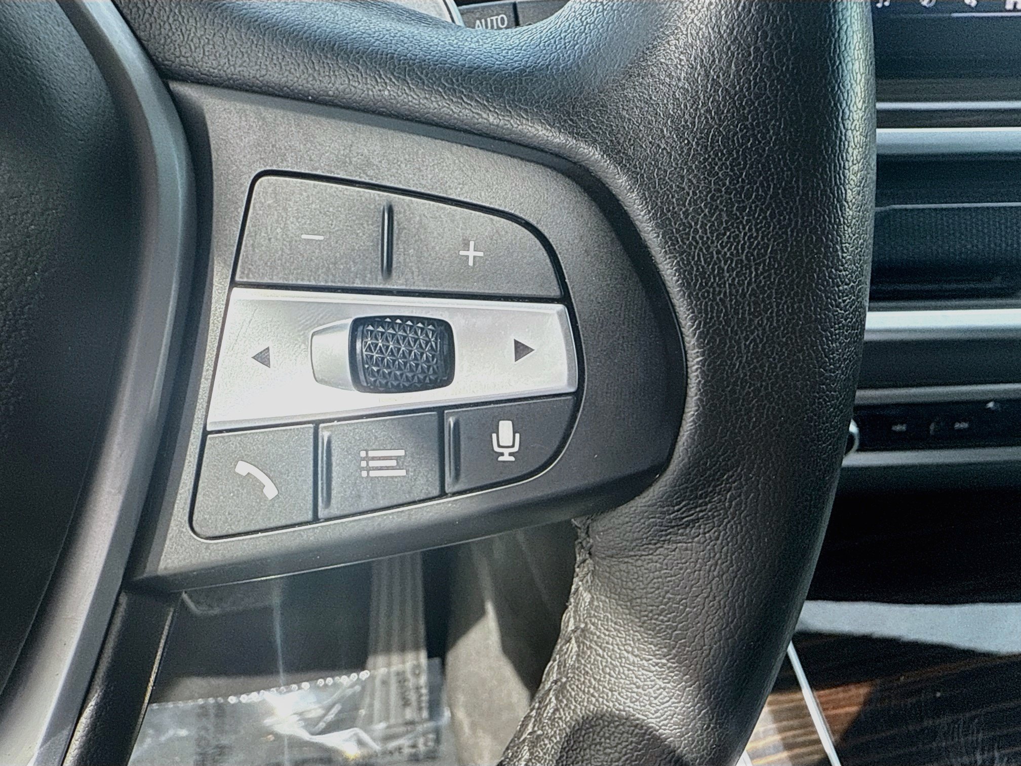 Used 2024 BMW X5 xDrive50e AWD/4WD image 36