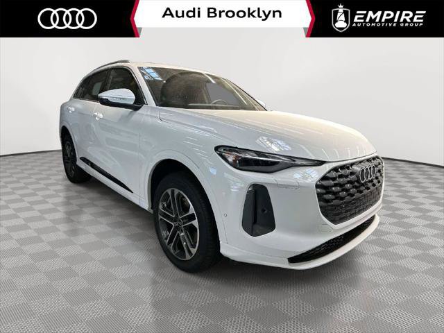 Used 2025 Audi Q5 Premium w/ 19" Wheel Package AWD/4WD image 1