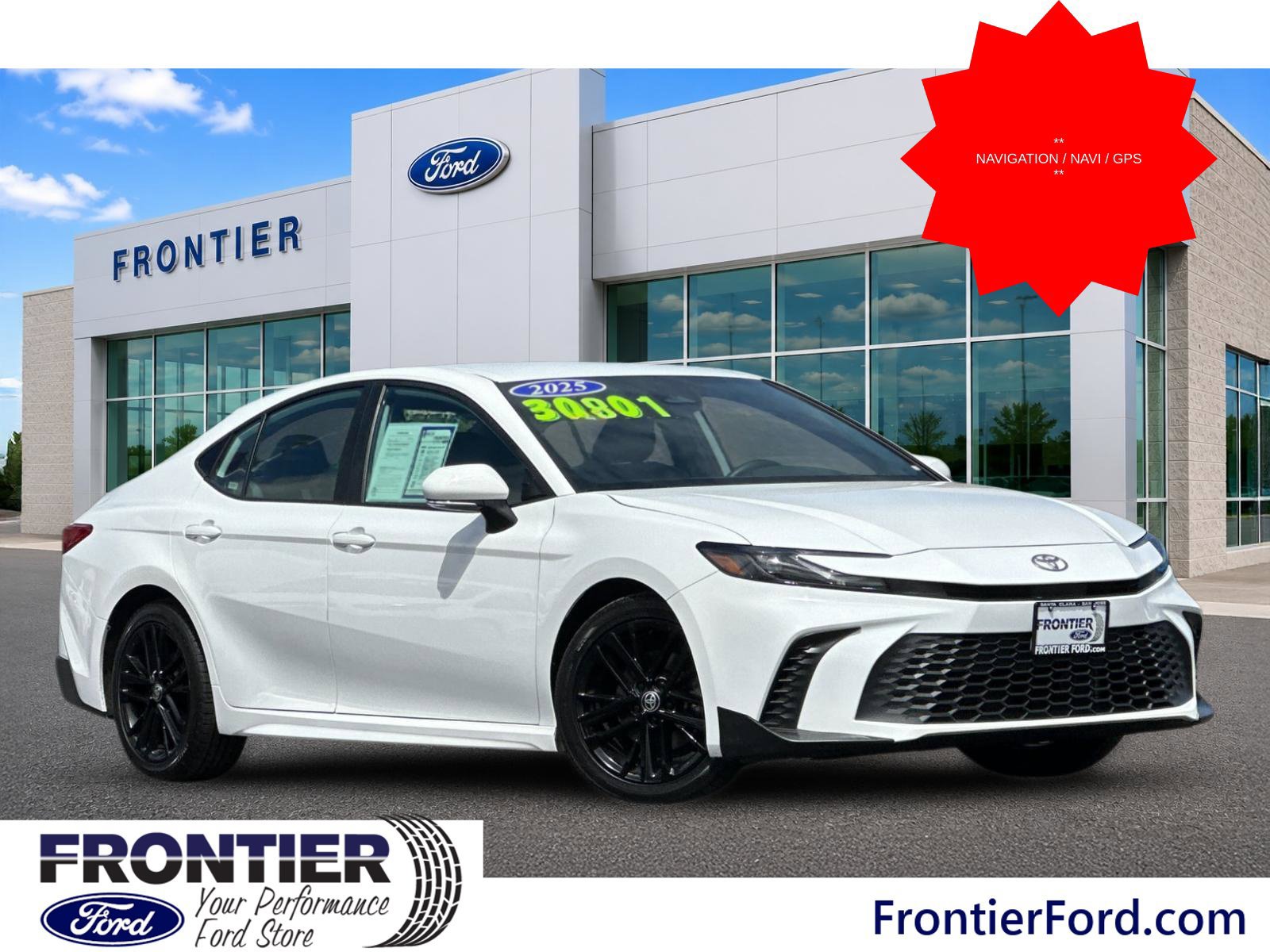 Used 2025 Toyota Camry SE FWD image 3