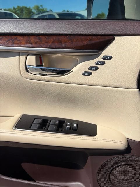 Used 2016 Lexus ES 350 w/ Luxury Package w/Wood Trim FWD image 9