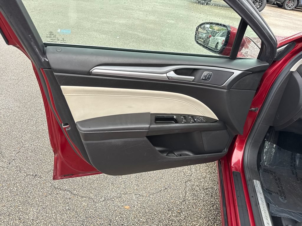 Used 2016 Ford Fusion Titanium FWD image 12