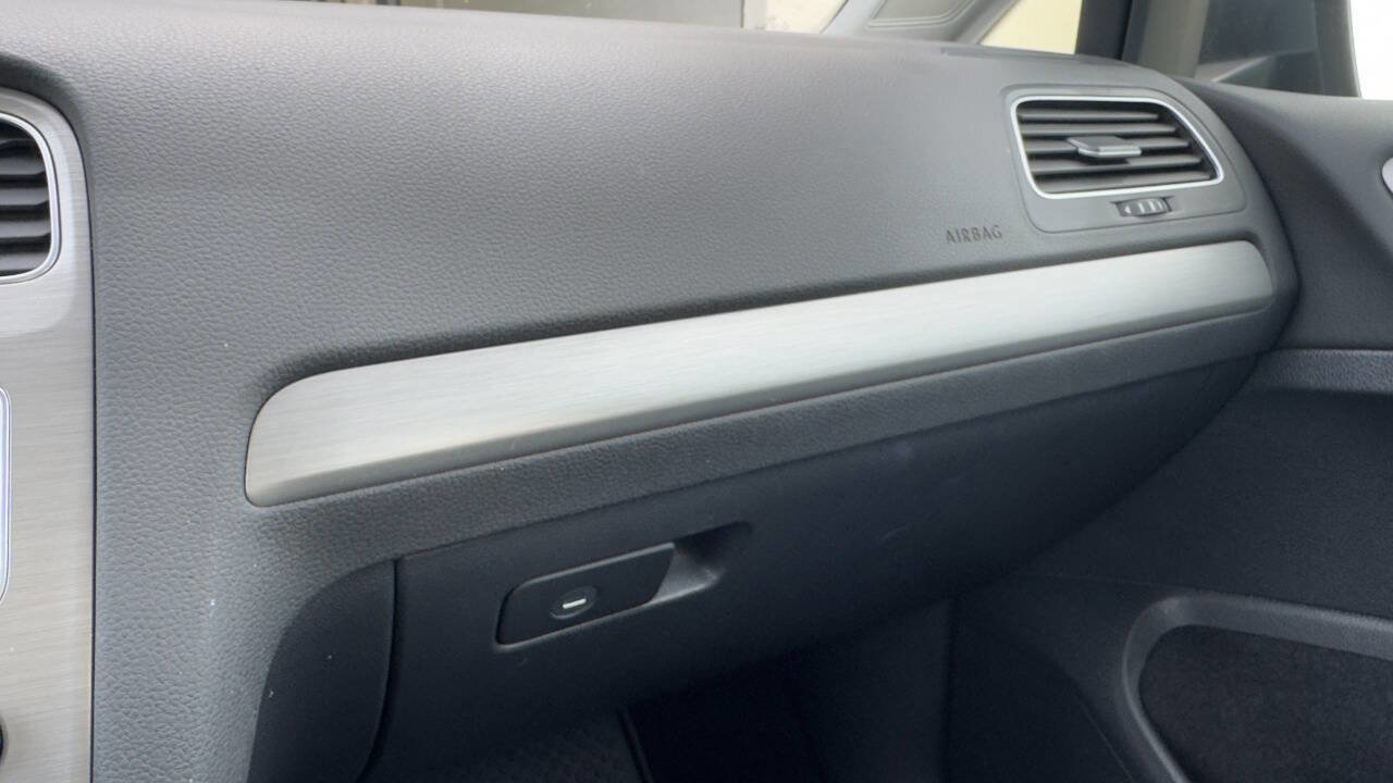 Used 2015 Volkswagen Golf S image 17