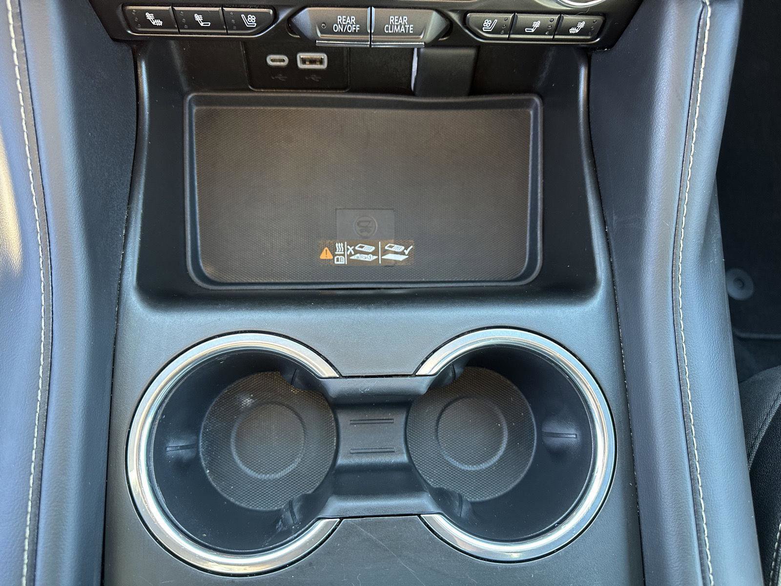 Used 2023 Chevrolet Suburban Premier image 34