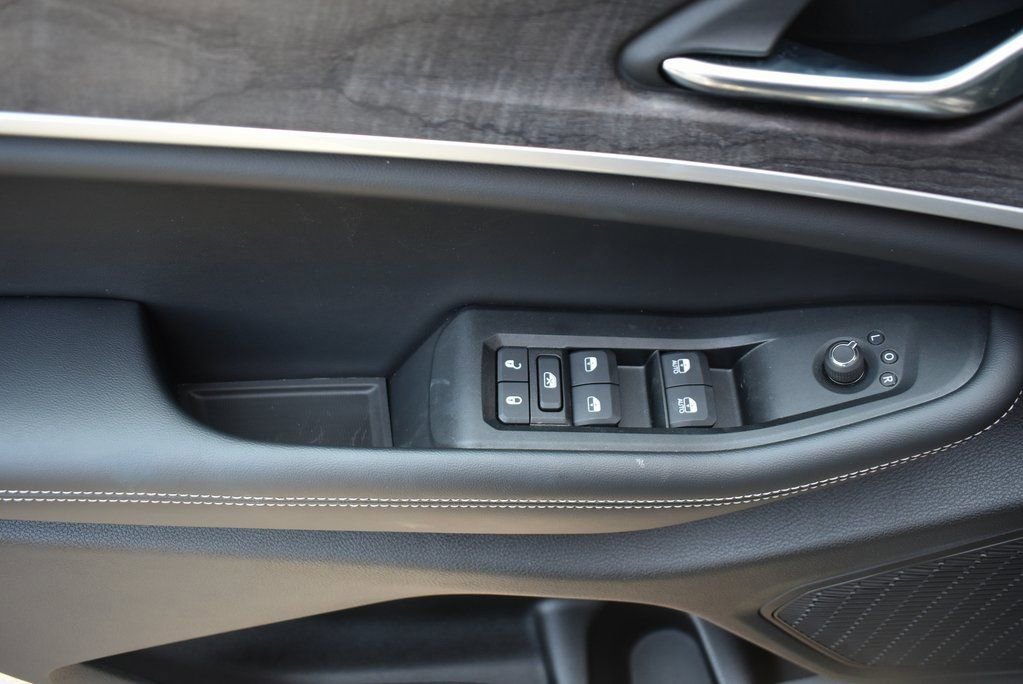 Used 2025 Jeep Grand Cherokee Limited w/ Black Appearance Package image 28