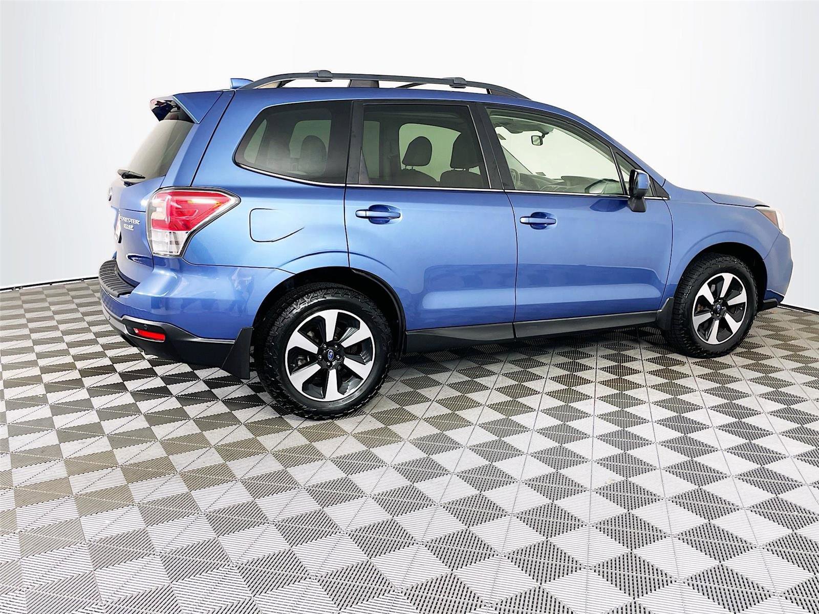 Used 2017 Subaru Forester 2.5i Limited AWD/4WD image 10