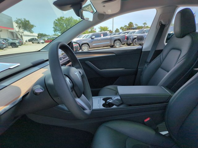 Used 2025 Tesla Model Y Long Range RWD image 16