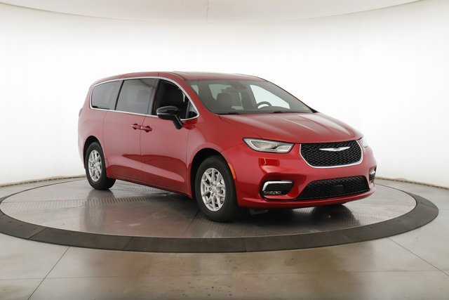New 2026 Chrysler Pacifica Select image 2