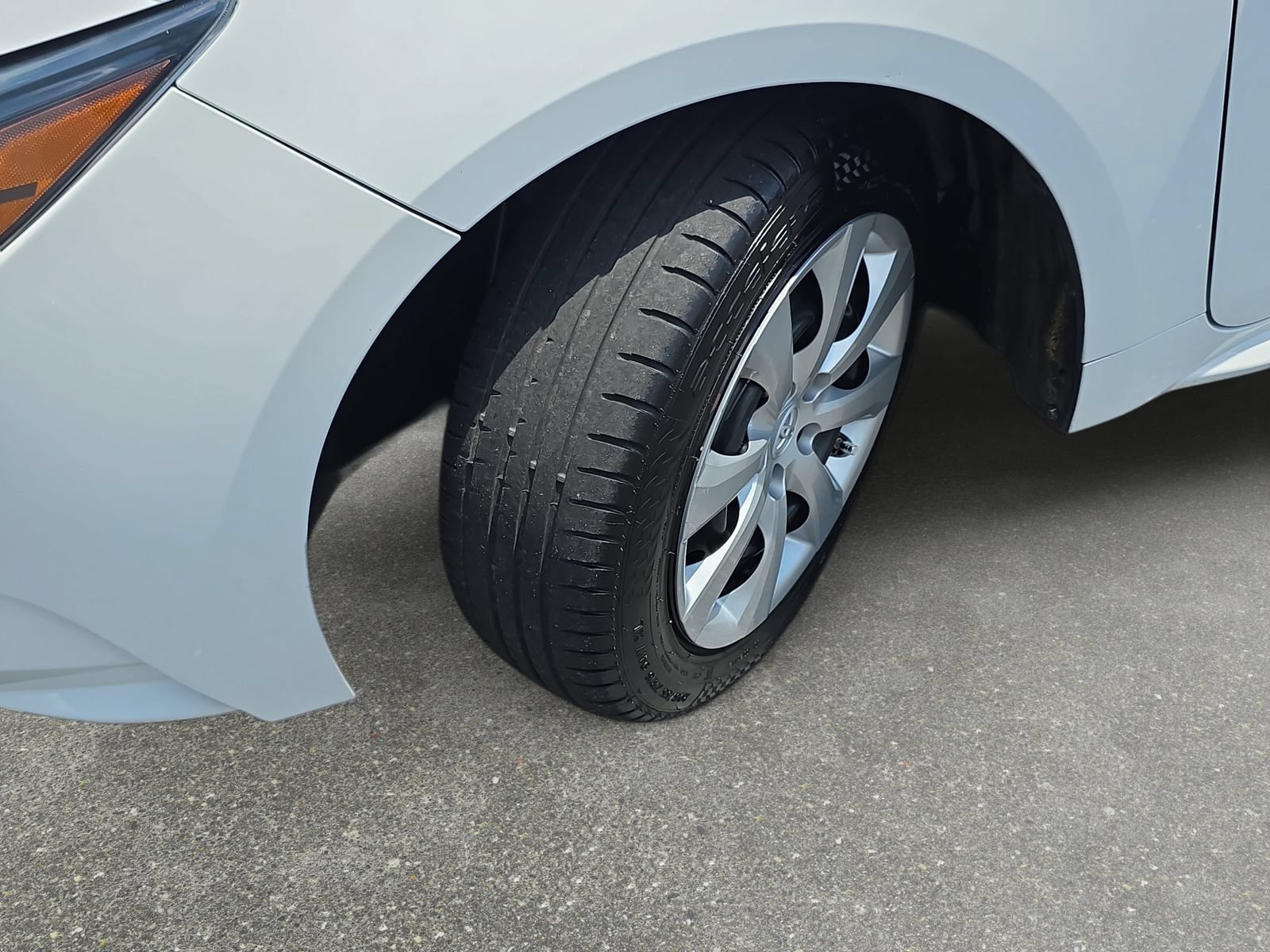 Used 2022 Toyota Corolla LE FWD image 30