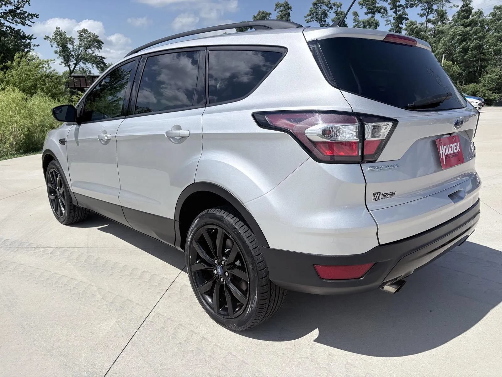 Used 2018 Ford Escape SE w/ SE Sport Appearance Package AWD/4WD image 9