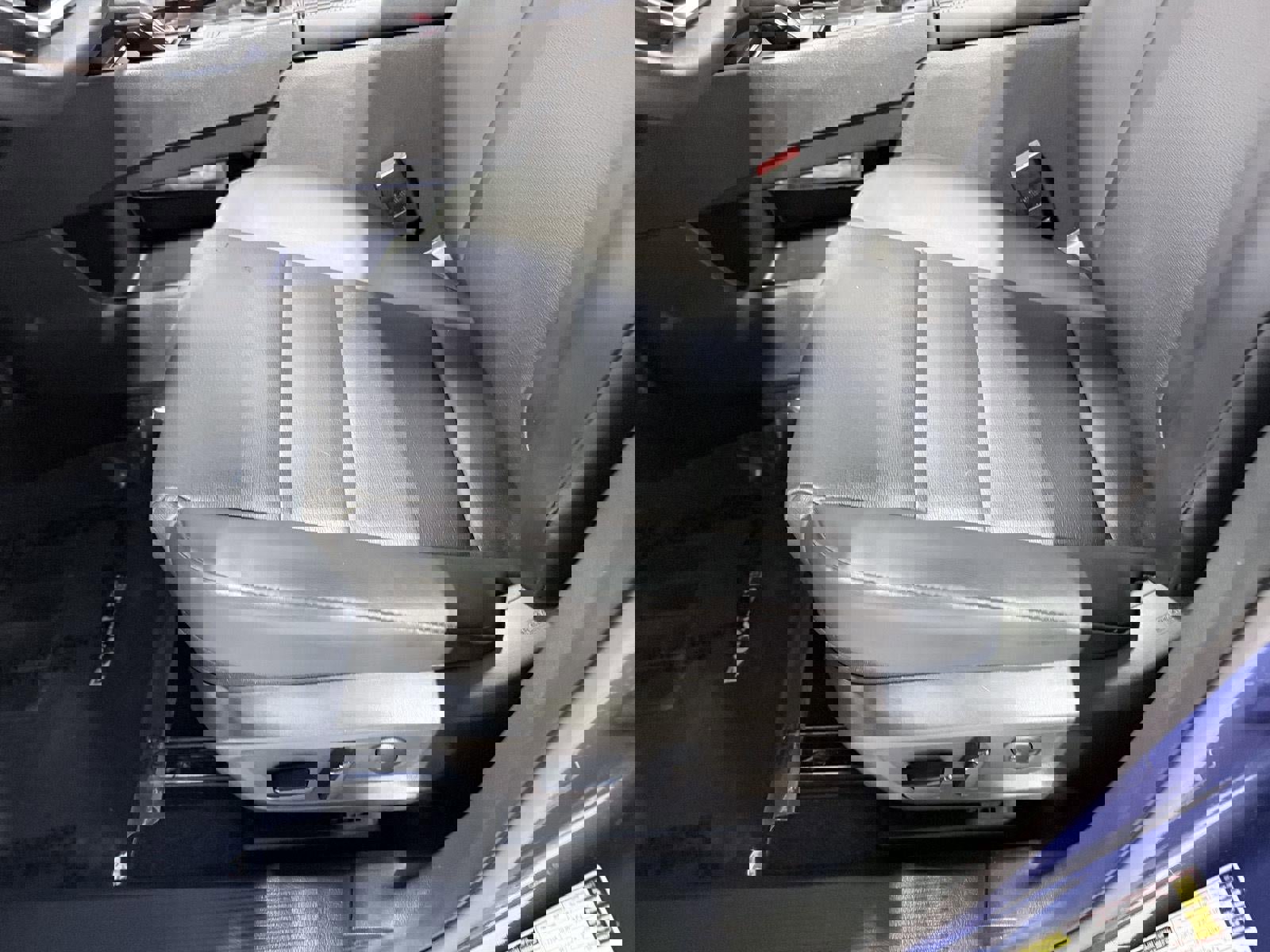 Used 2023 Nissan Rogue SV w/ SV Premium Package image 11