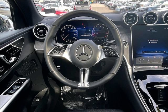 Used 2026 Mercedes-Benz GLC 300 4MATIC image 4