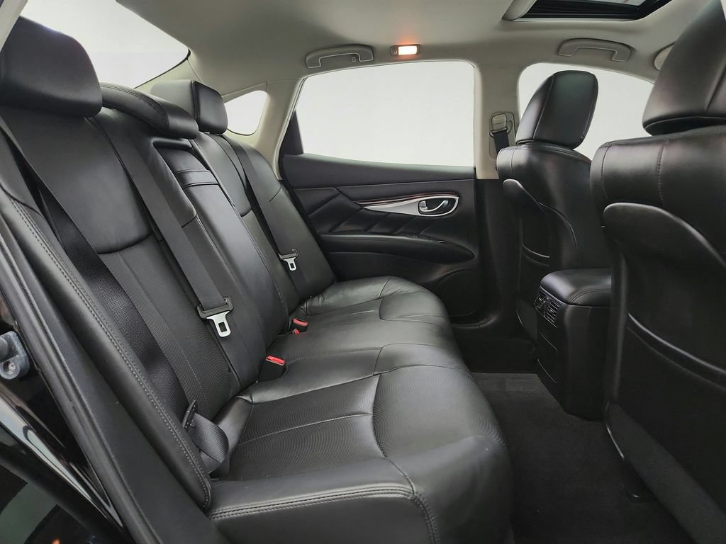 Used 2018 INFINITI Q70 Luxe w/ Proactive Package AWD/4WD image 29